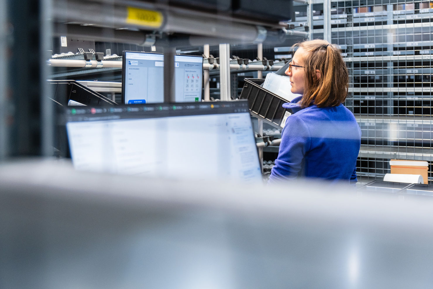 E-commerce returns processing in warehouse