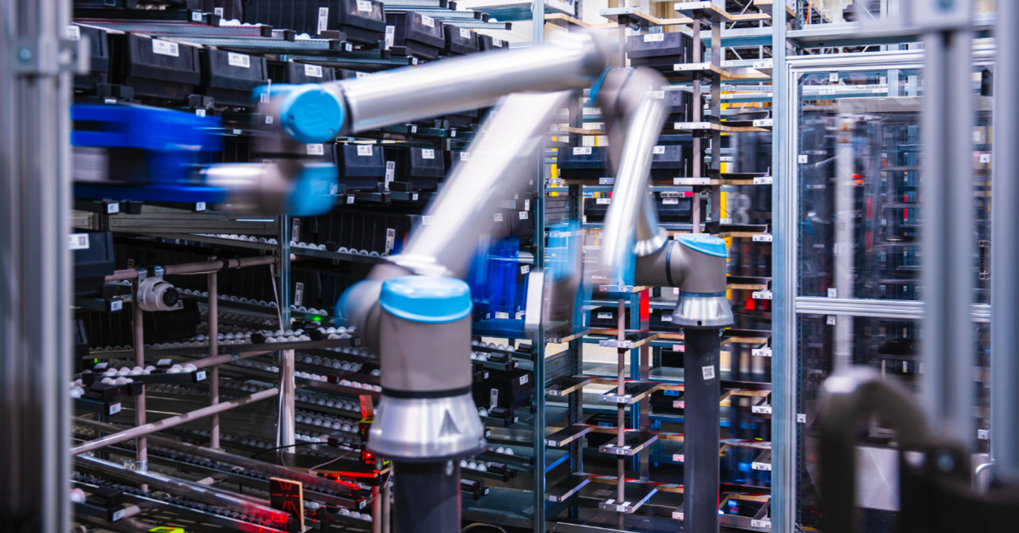 Warehouse automation challenges — manual picking in a shelf warehouse