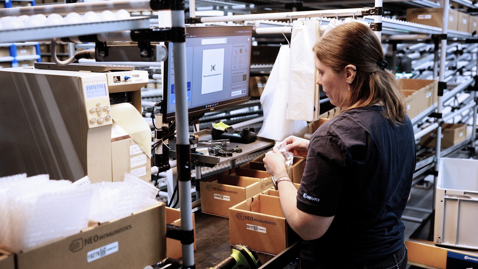 Operator picking items manually at the workstation